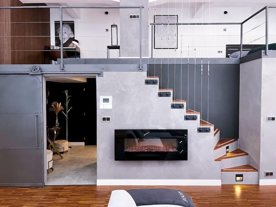The Factory Loft Prague Apartment Exterior photo