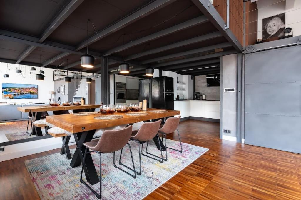 The Factory Loft Prague Apartment Exterior photo